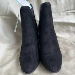 Andrew Geller Darrel Black size 7.5 M Boot NEW